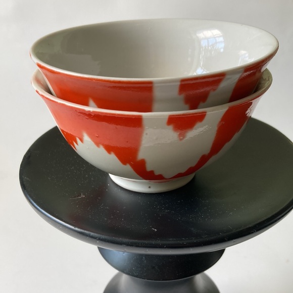 Set of two handmade vintage porcelain ceramic orange ikat bowls - Picture 5 of 10